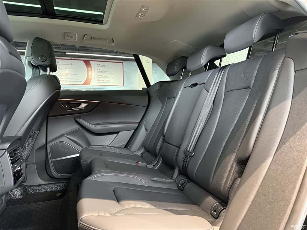 Audi Q8, 2025 18
