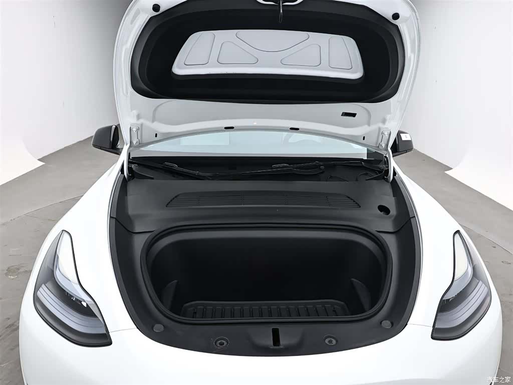 Tesla Model Y, 2024 15