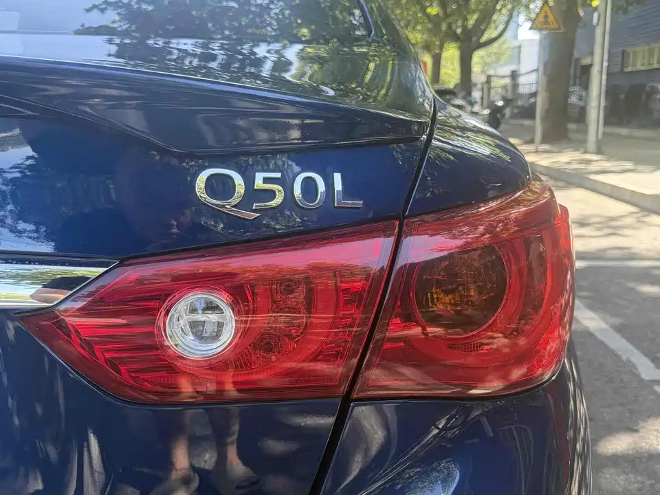 Infiniti Q50L