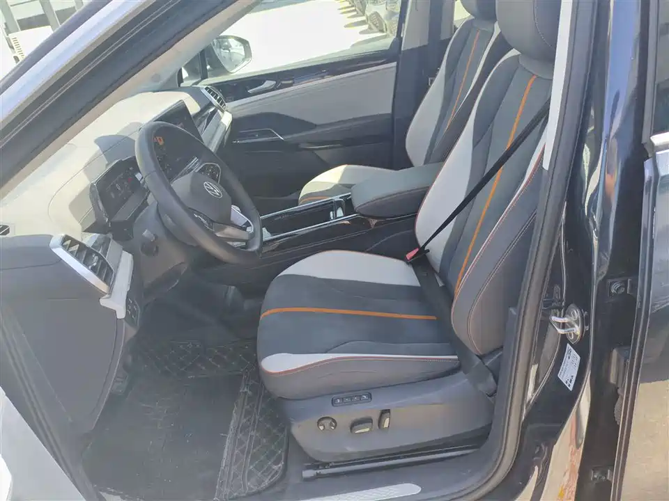 Volkswagen ID.6 CROZZ