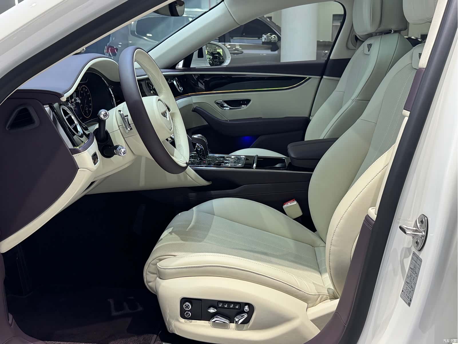 Bentley Flying Spur, 2024 16