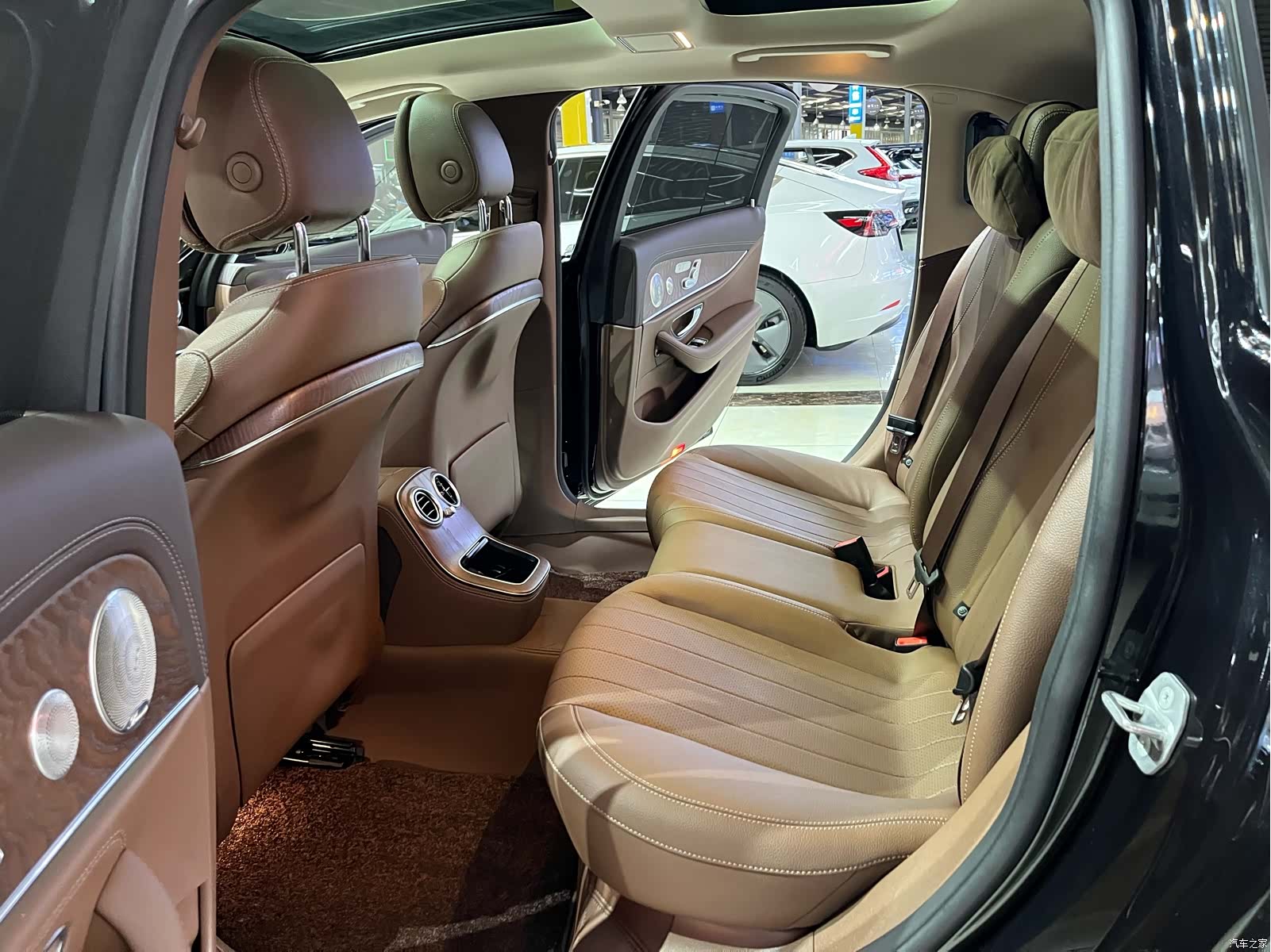 Mercedes-Benz E-Class, 2022 14