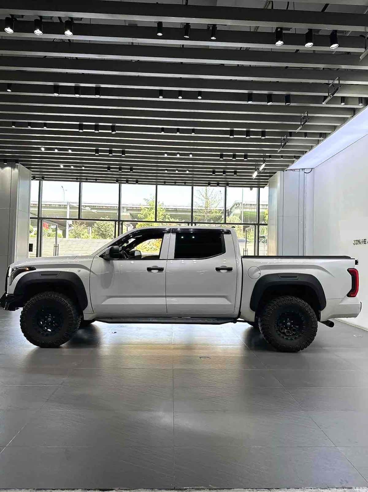 Toyota Tundra, 2023 10