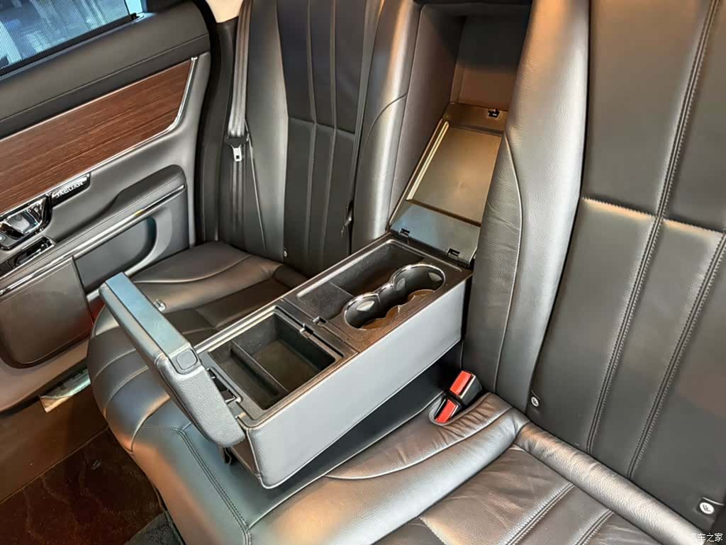 Jaguar XJ, 2017 2
