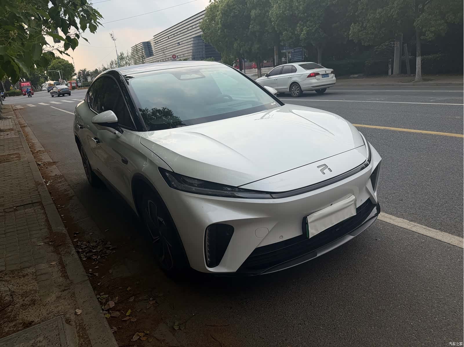 Rising Auto R7, 2023 2