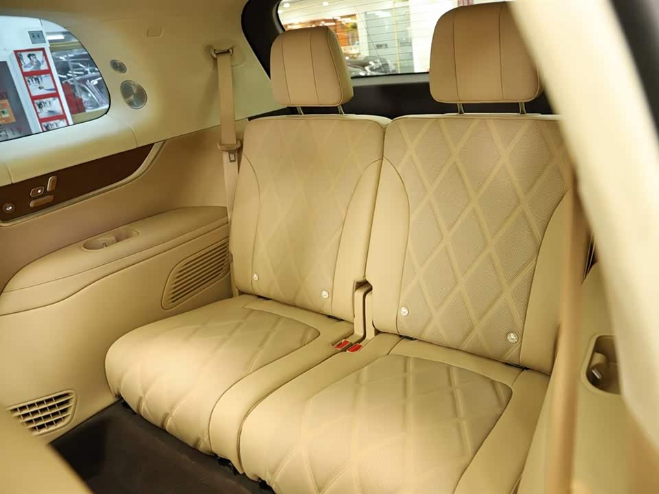 AITO Ask the world M9