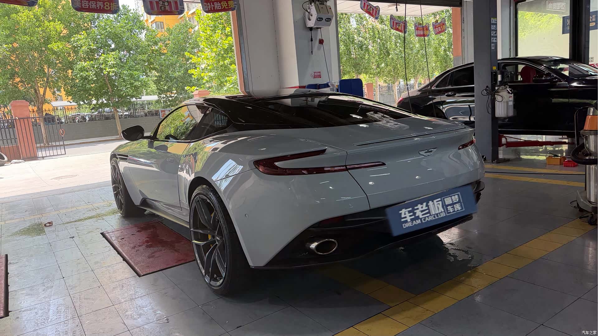Aston Martin DB11, 2019 4