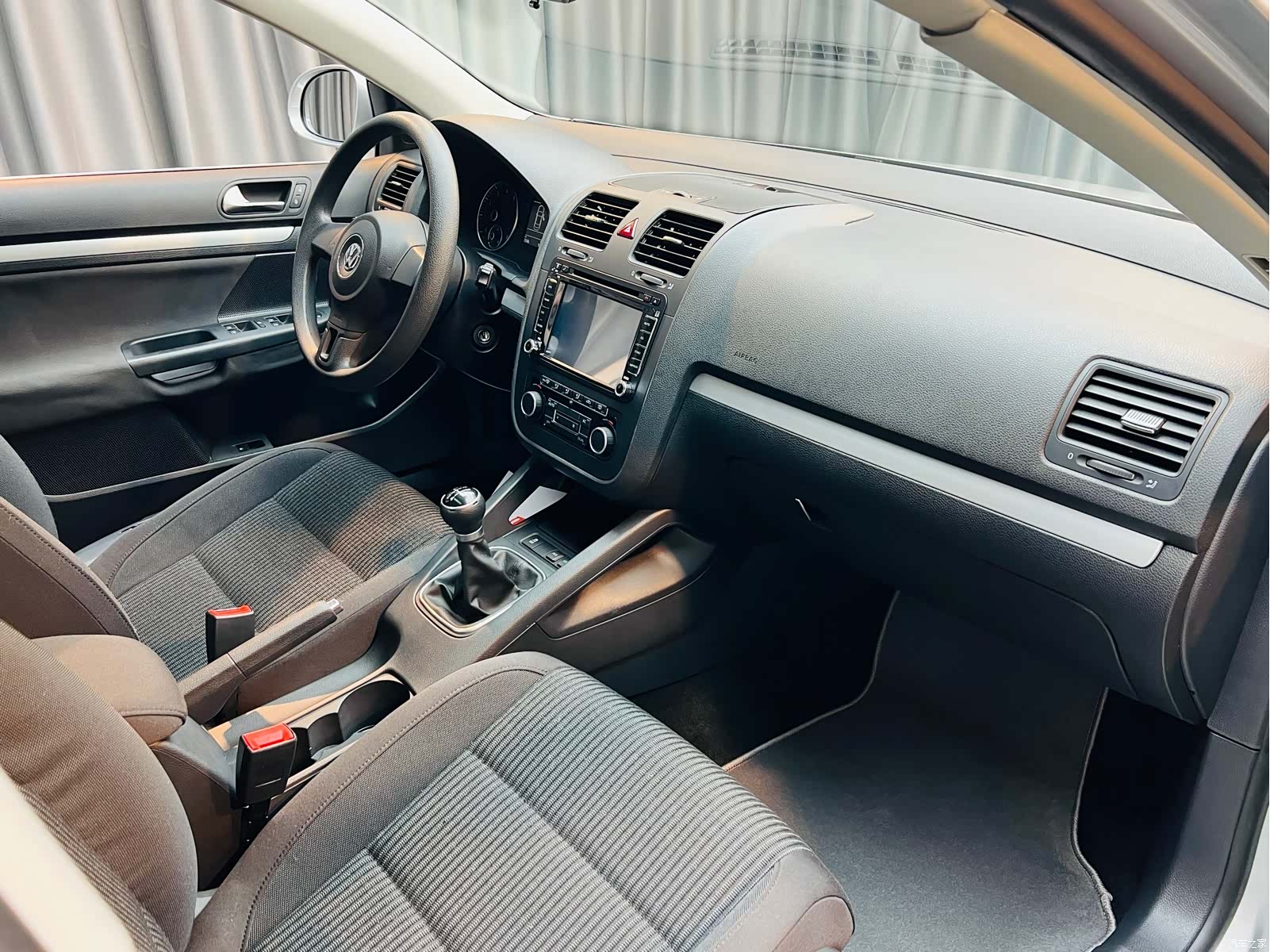 Volkswagen Sagitar, 2011 10