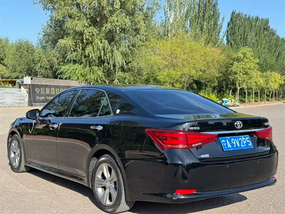 Toyota crown