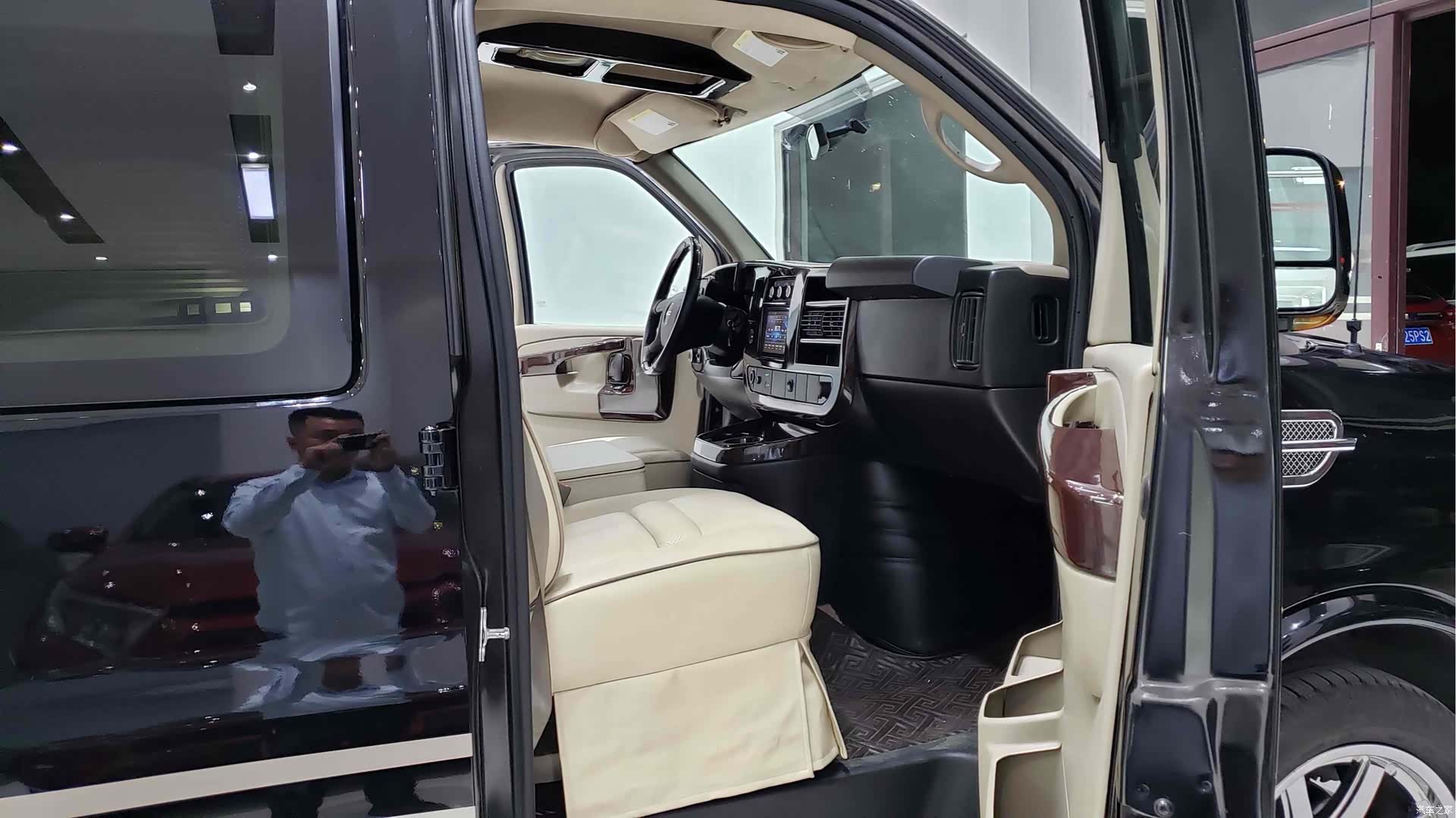 GMC SAVANA, 2017 все фото