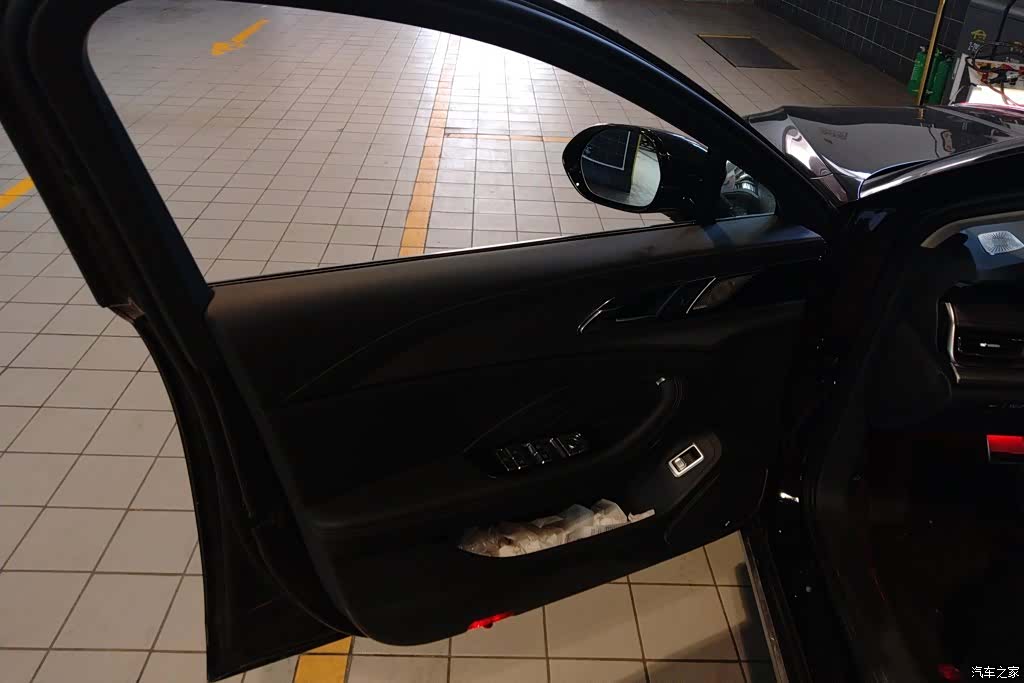 Hongqi H5, 2024 7