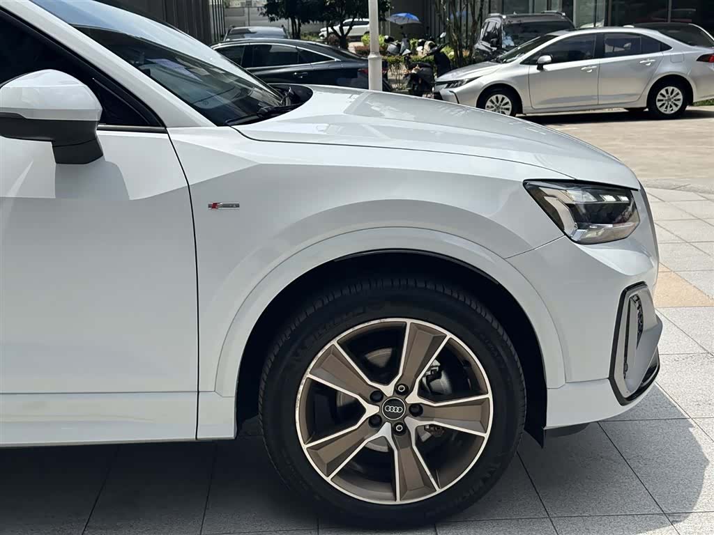 Audi Q2L, 2022 все фото