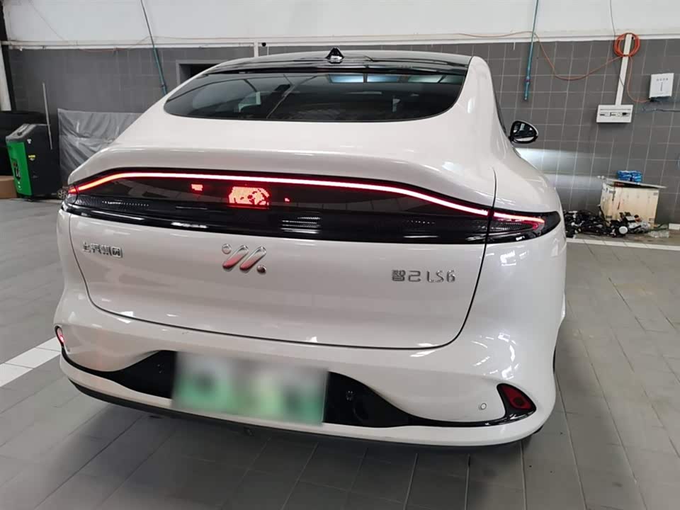 IM Motors Zhiji LS6 IM Motors Zhiji LS6