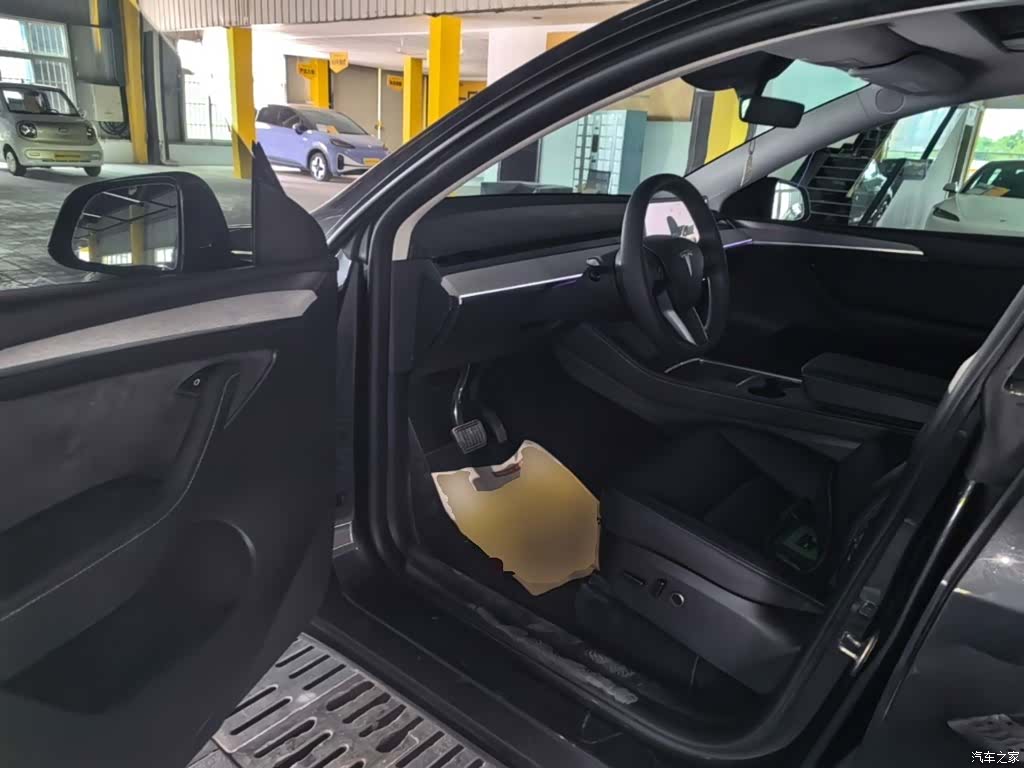Tesla Model Y, 2024 16