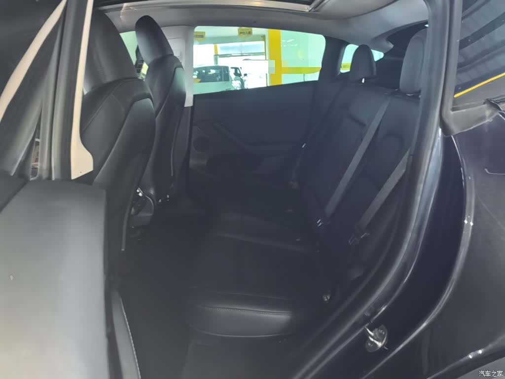 Tesla Model Y, 2024 17
