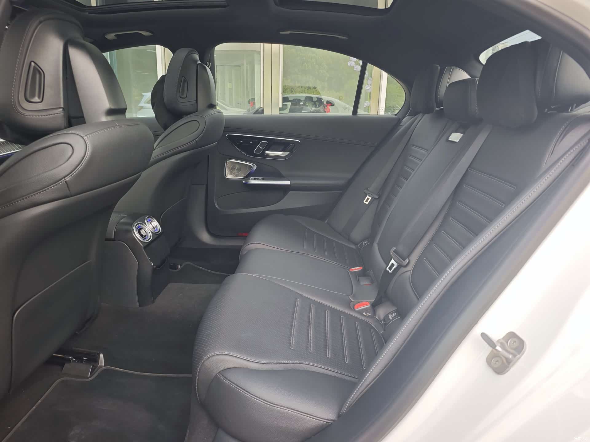 Mercedes-Benz C-Class, 2024 24