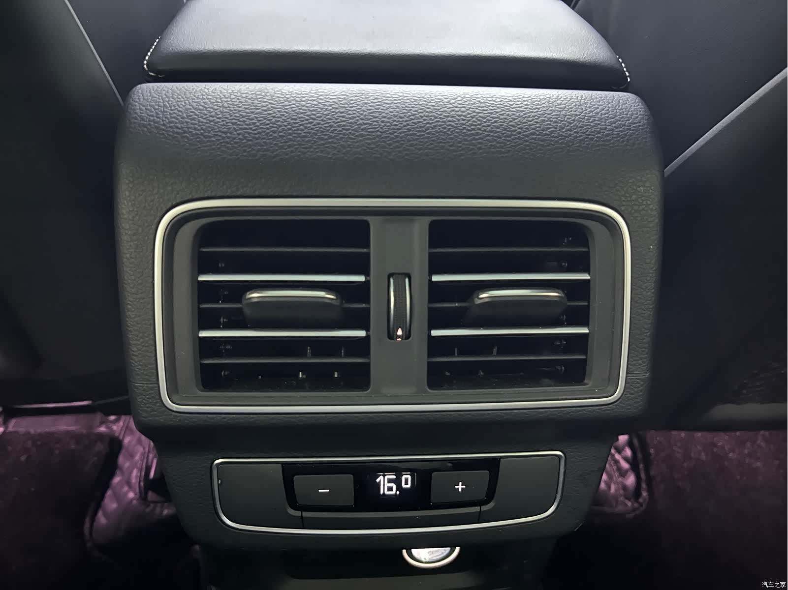 Audi Q5L, 2025 14
