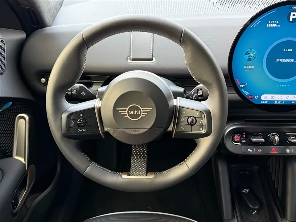 MINI Electric ACEMAN