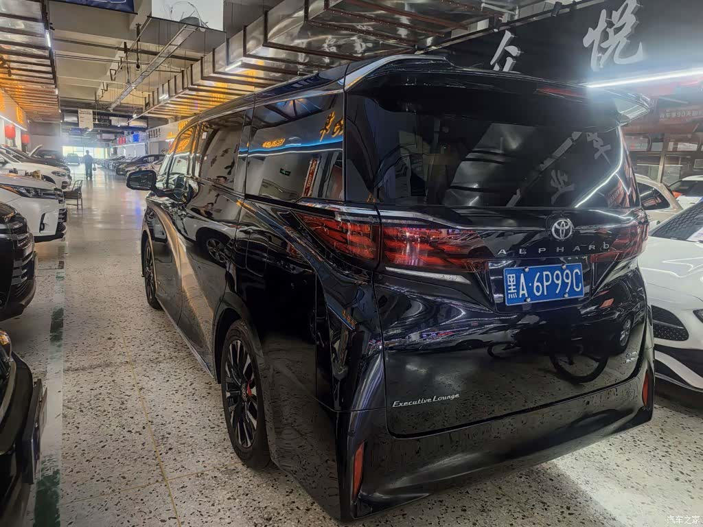 Toyota Alphard, 2026 3
