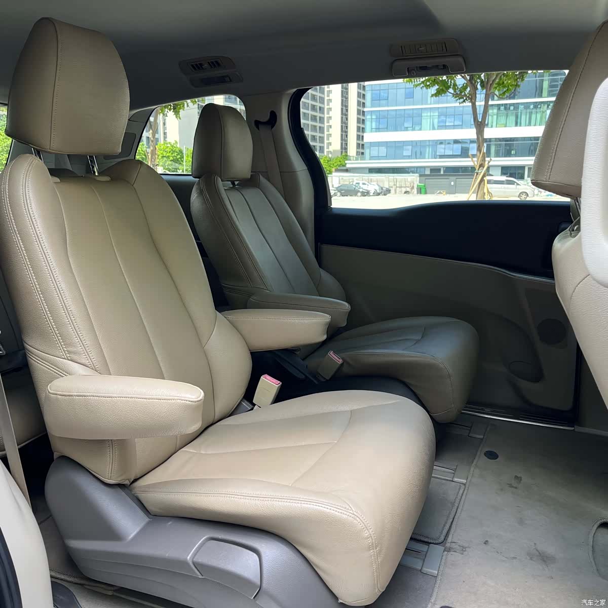 Buick GL8, 2011 7