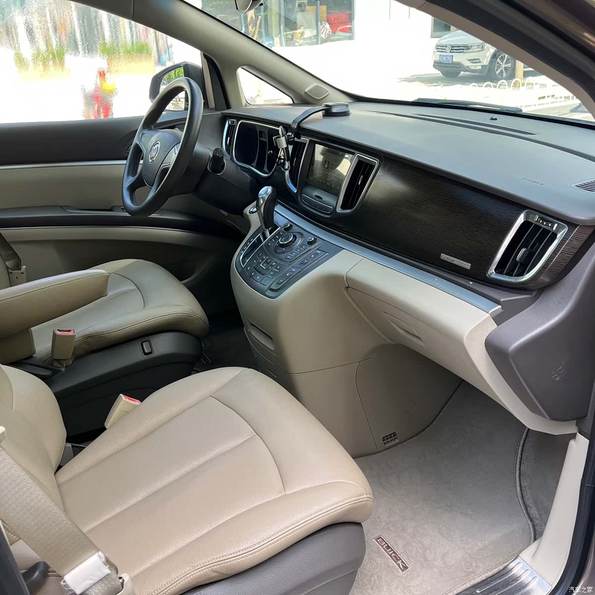 Buick GL8, 2011 8