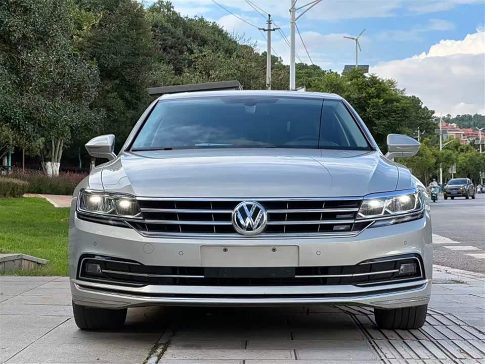 Volkswagen Huiang