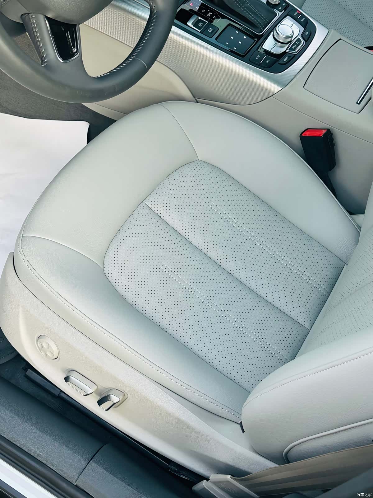 Audi A6L, 2016 11