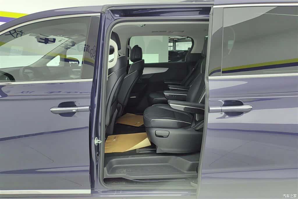Roewe iMAX8, 2022 11
