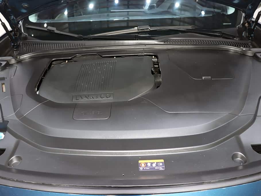 Lynk & Co 06