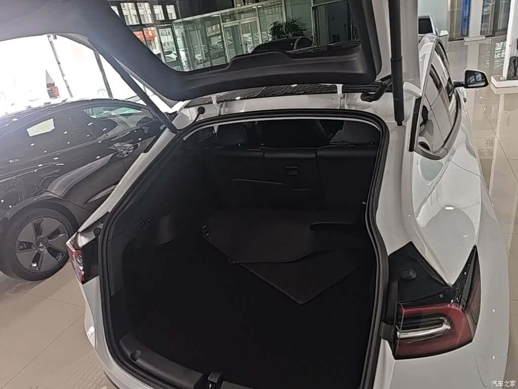 Tesla Model Y, 2022 19