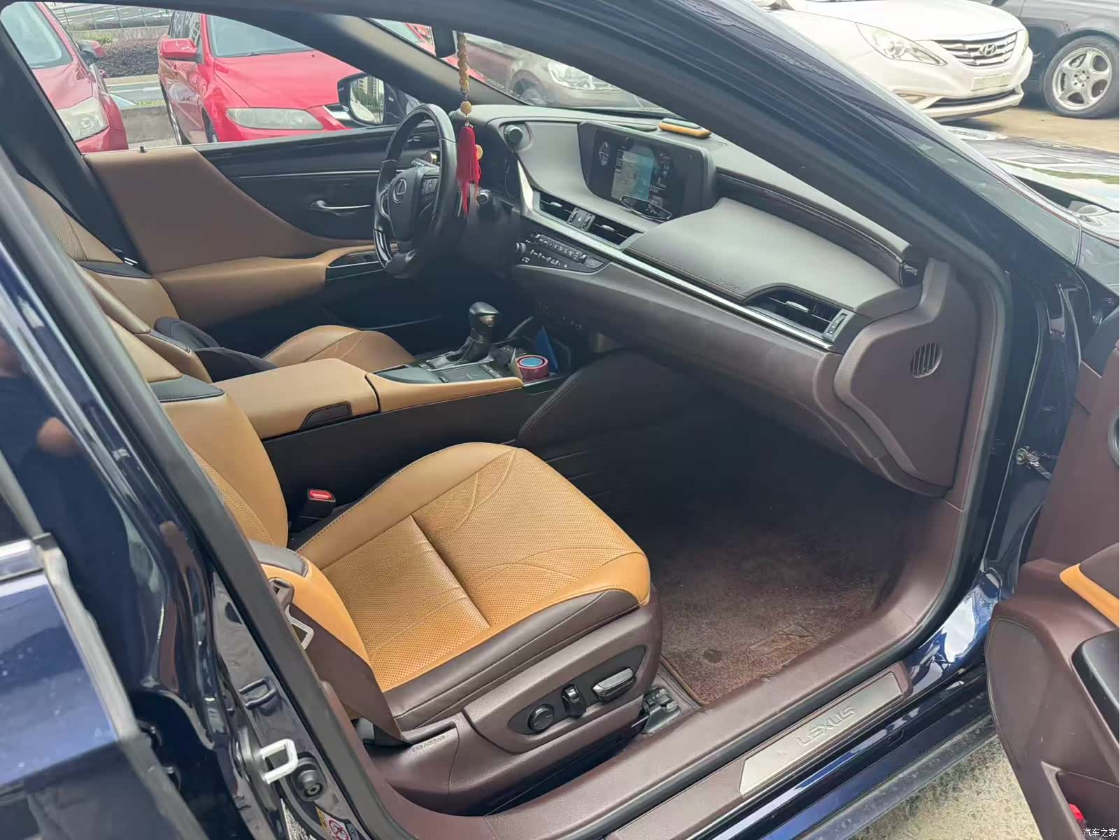 Lexus ES, 2019 все фото