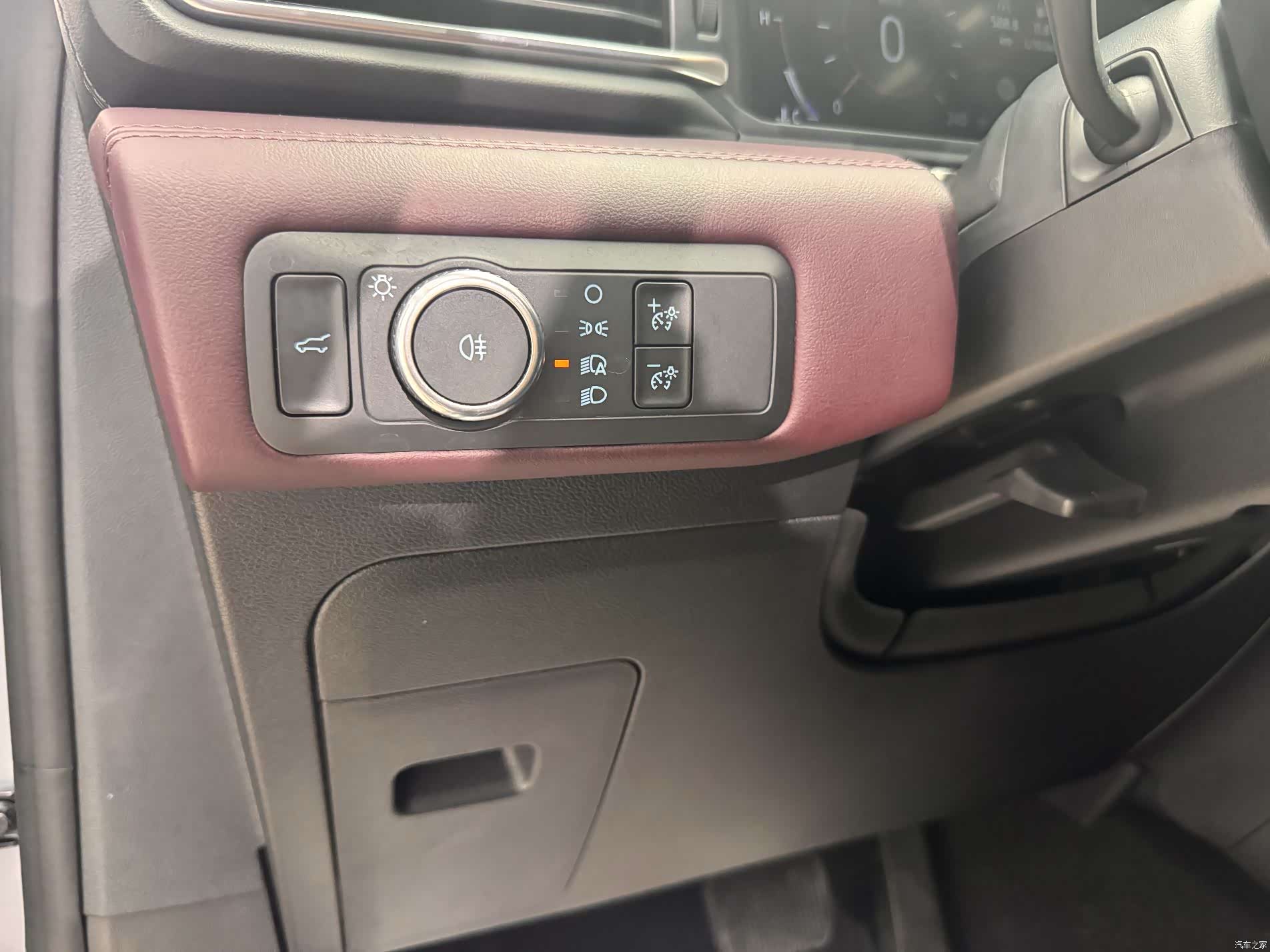 Ford Explorer, 2023 10