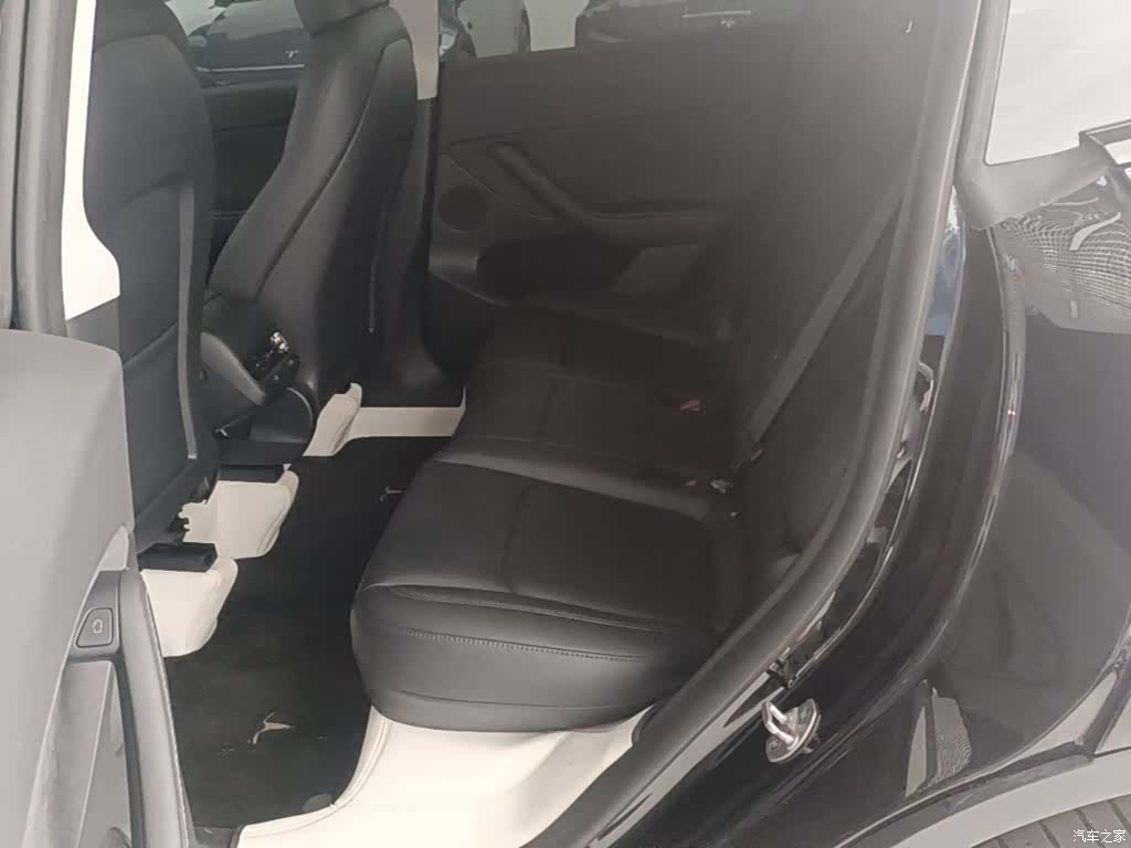 Tesla Model Y, 2023 17