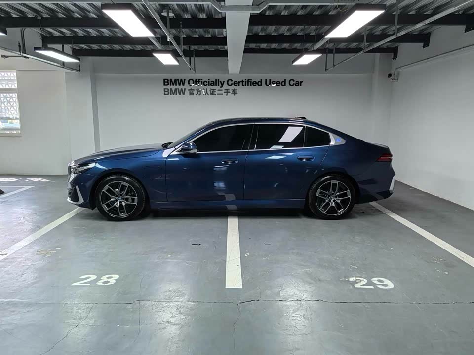 BMW i5