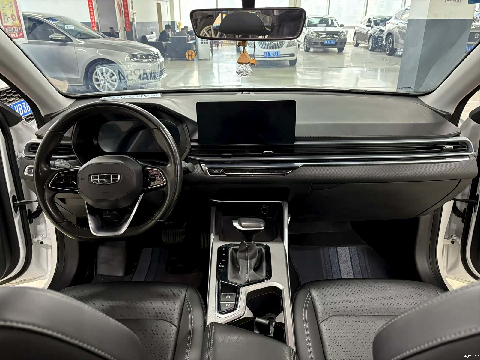 Geely Emgrand, 2022 все фото