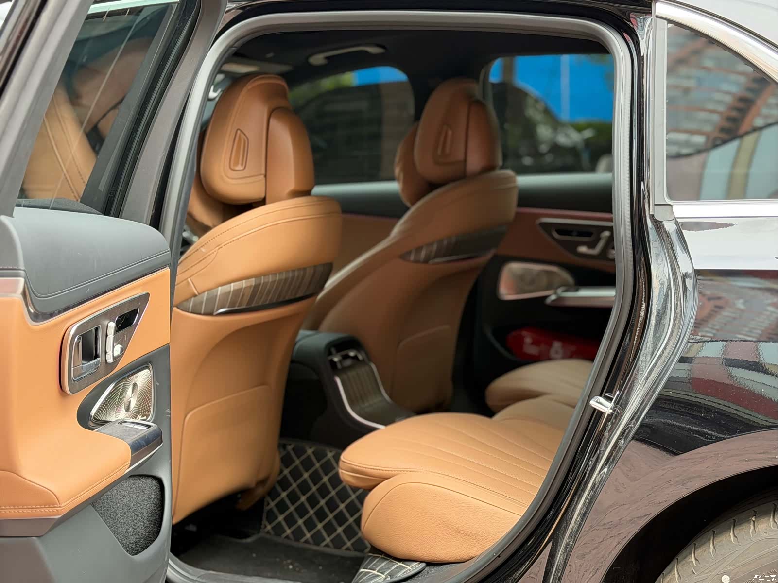 Mercedes-Benz E-Class, 2025 12