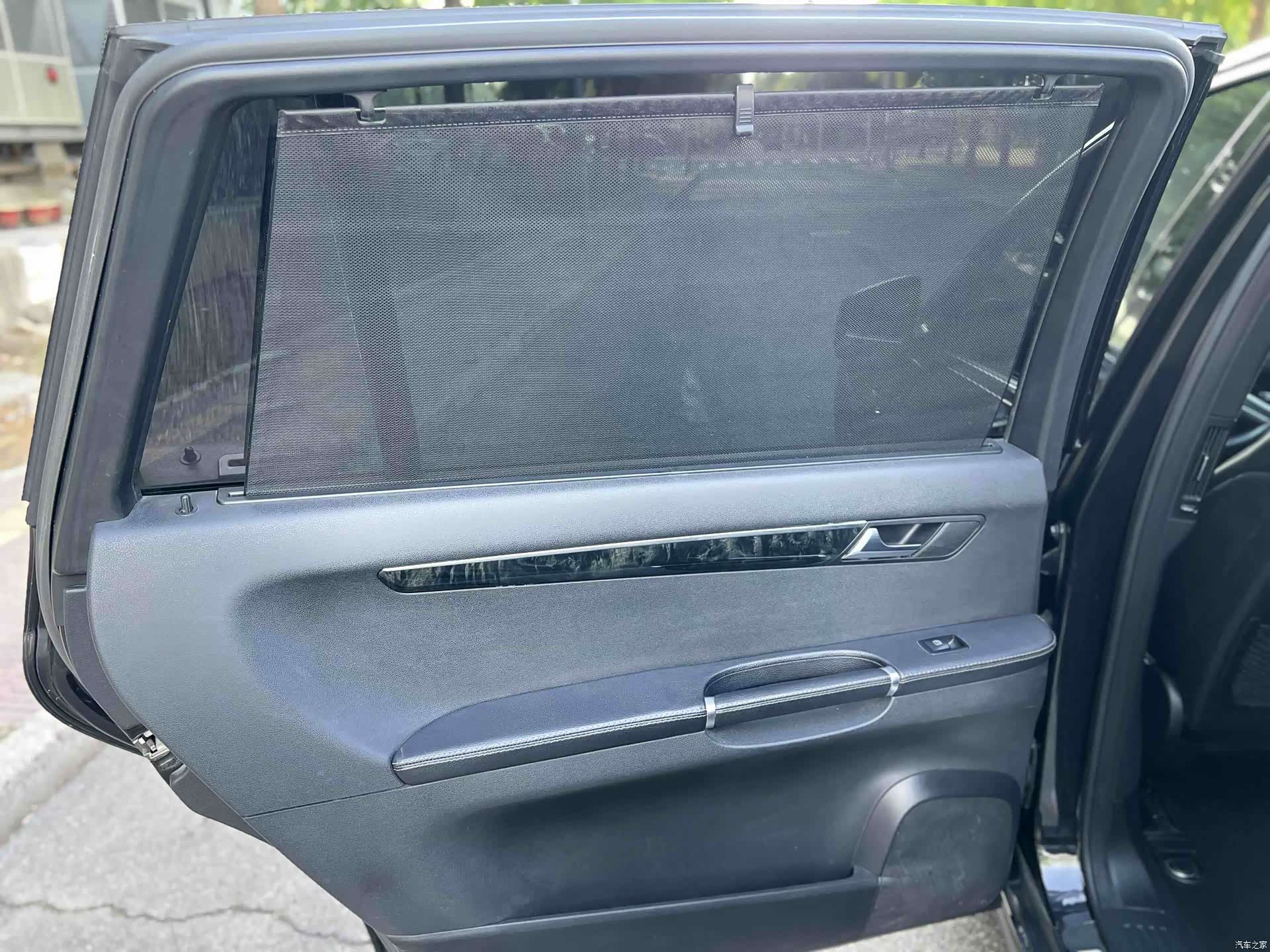 Mercedes-Benz R-Class, 2016 13