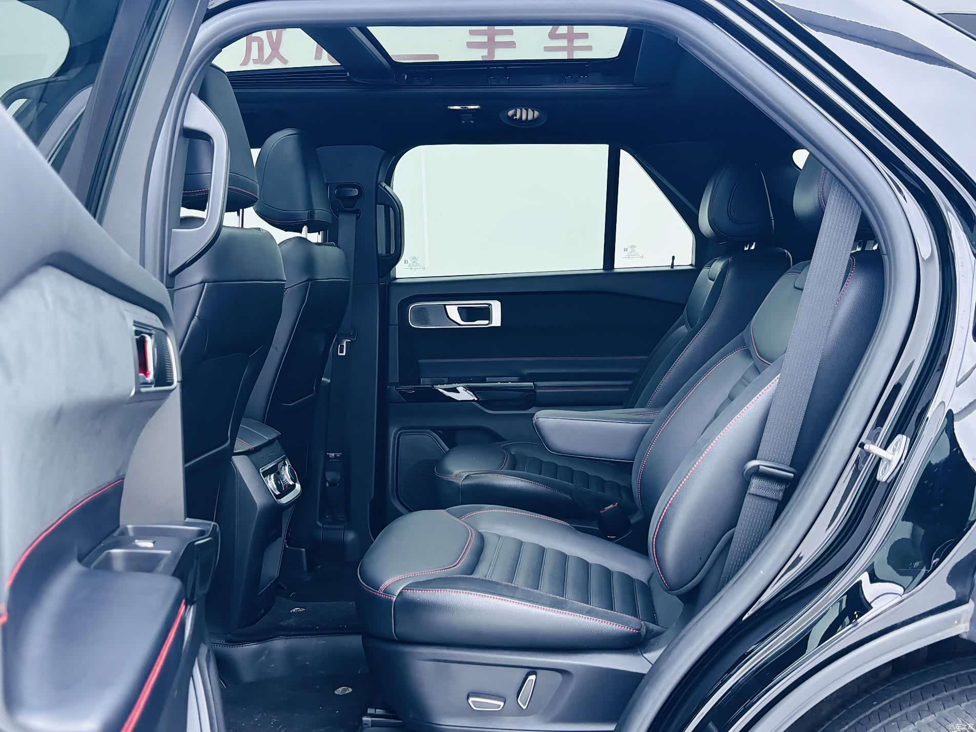 Ford Explorer, 2023 14