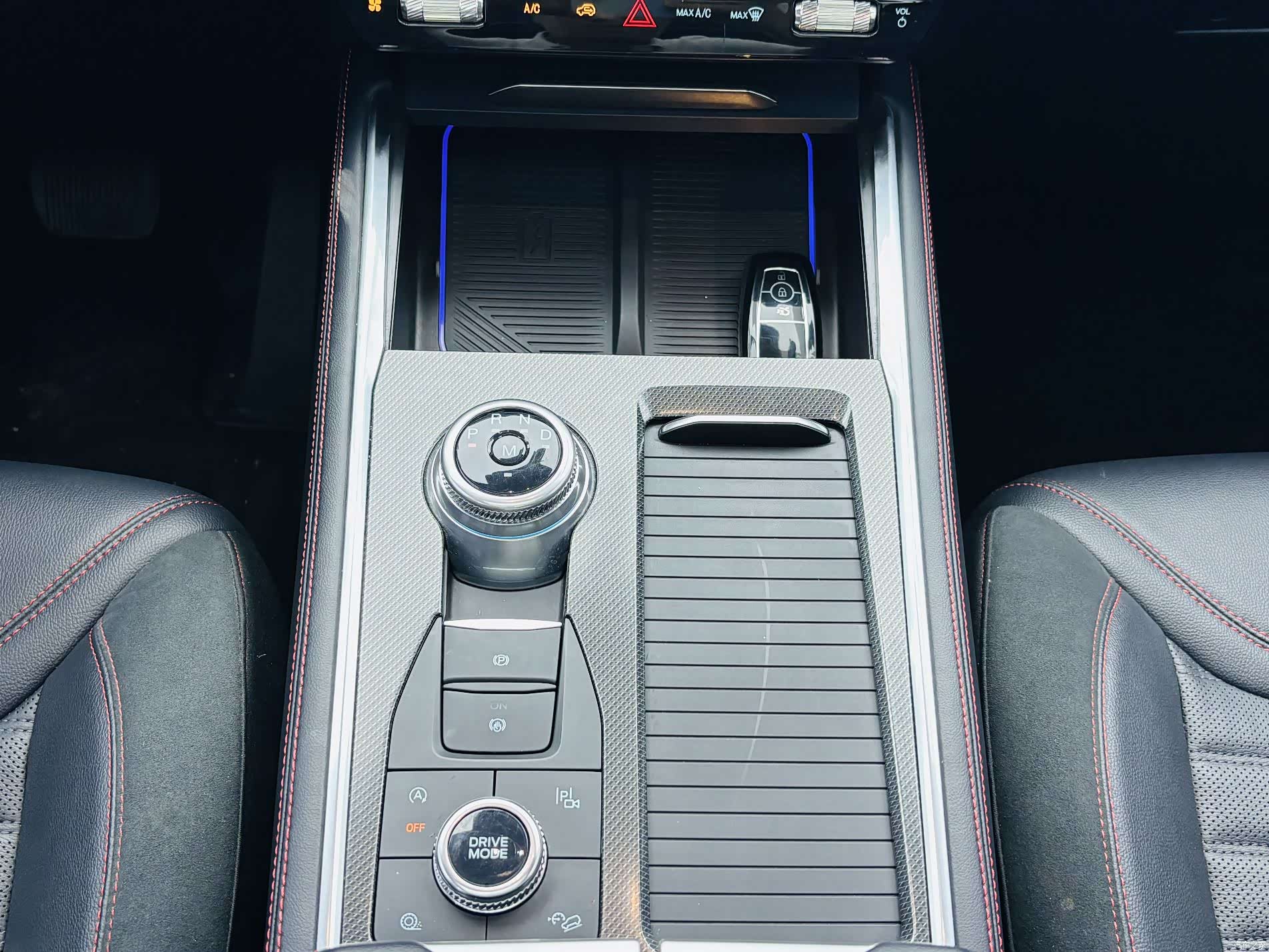 Ford Explorer, 2023 10