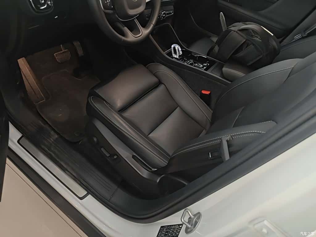 Volvo XC40, 2025 15