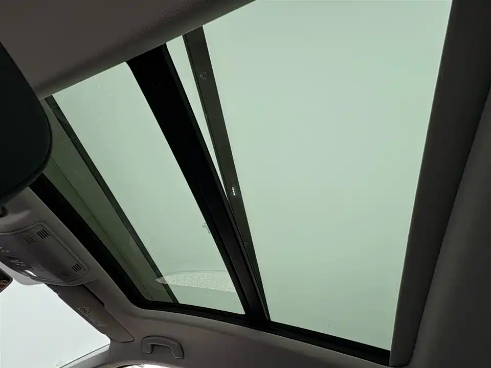 Volkswagen T-ROC exploring Songs