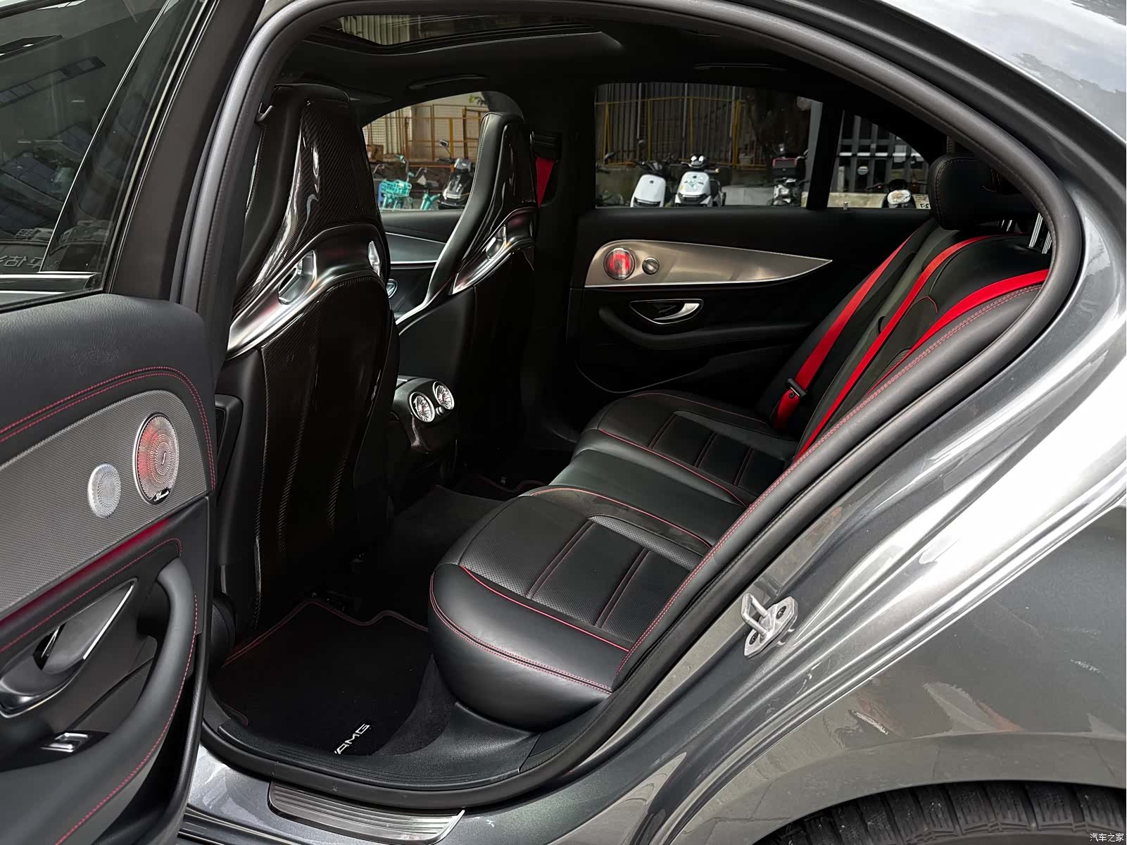 Mercedes-Benz E-Class, 2019 12