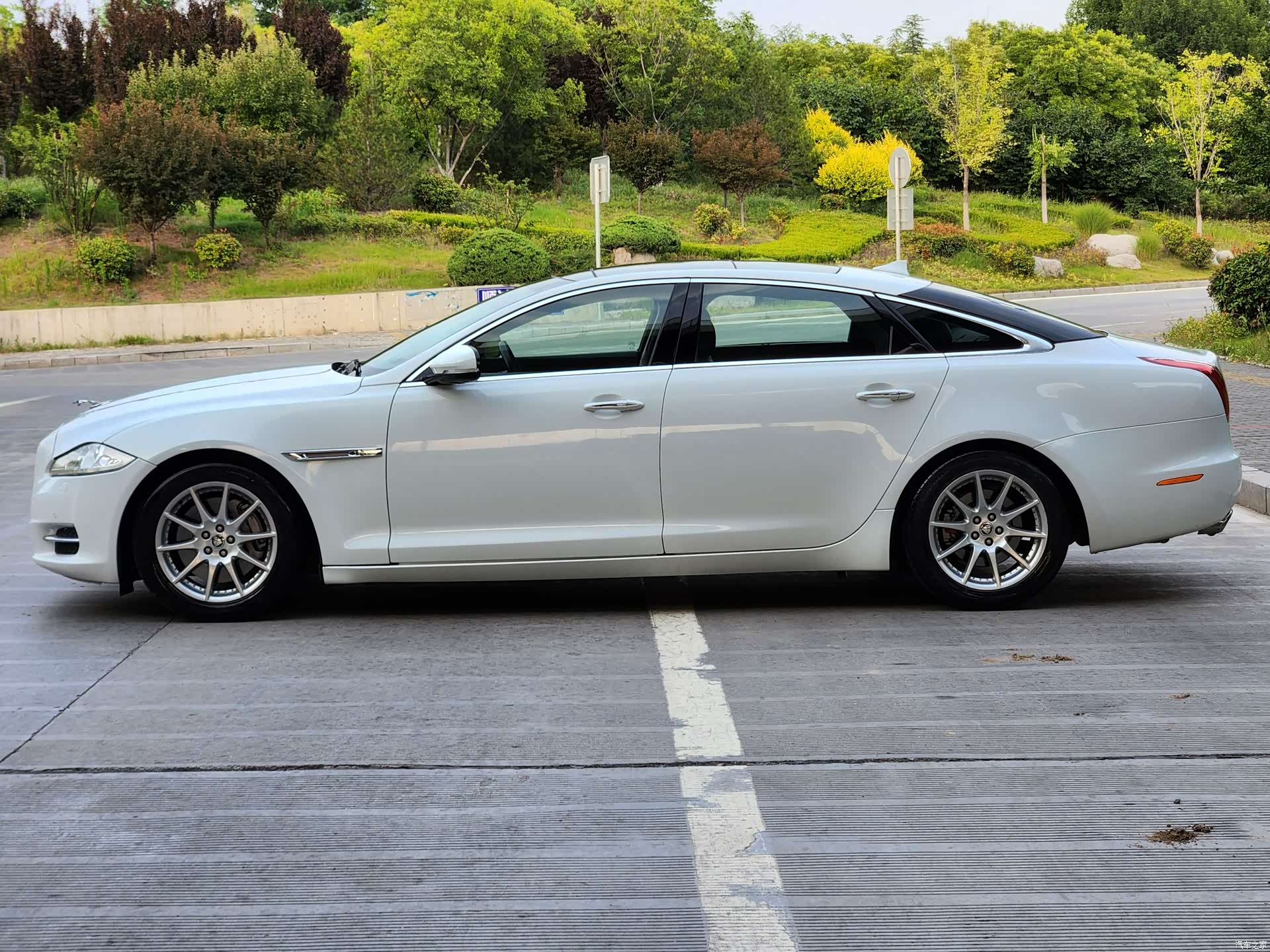 Jaguar XJ, 2013 3