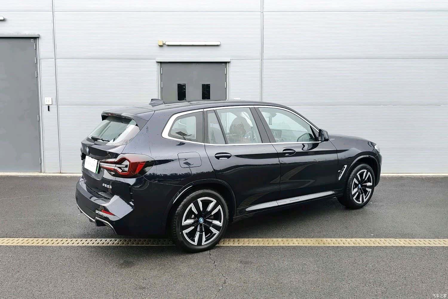 BMW iX3, 2025 все фото