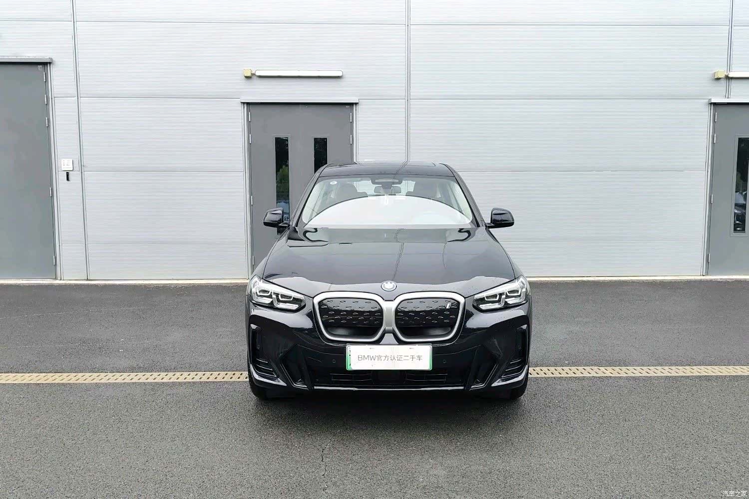 BMW iX3, 2025 1