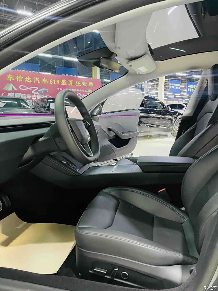 Tesla Model 3, 2025 7