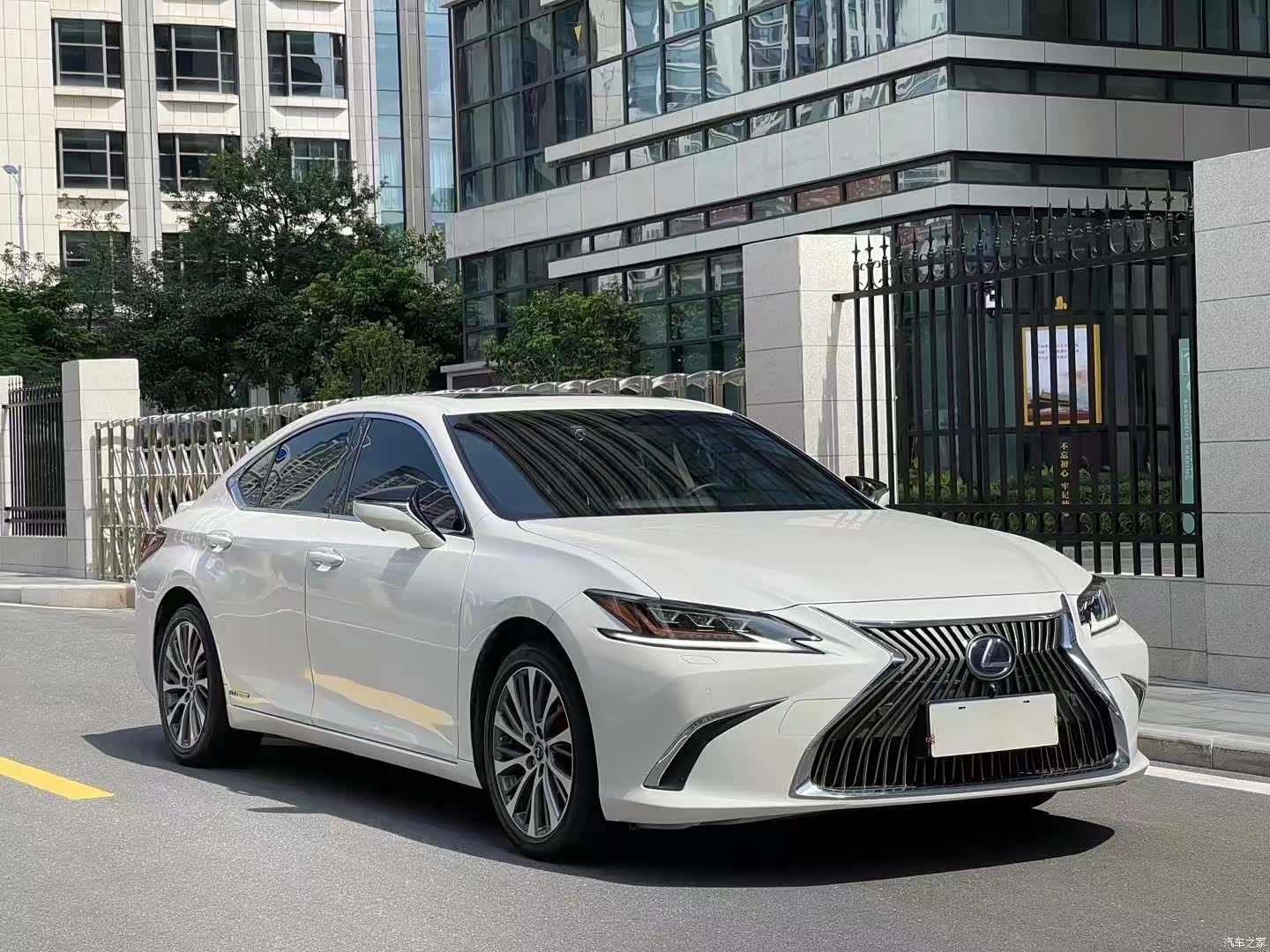 Lexus ES, 2020 3