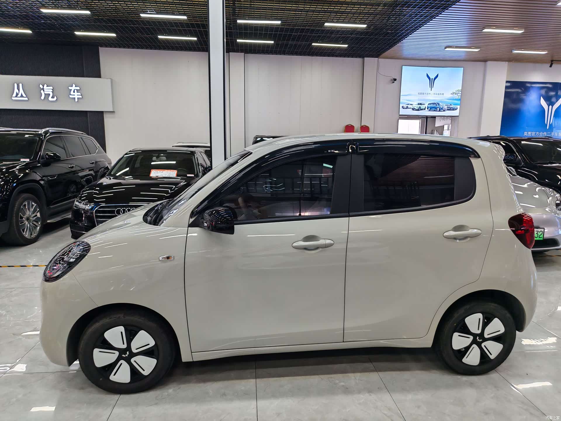 Wuling MINIEV, 2024 10