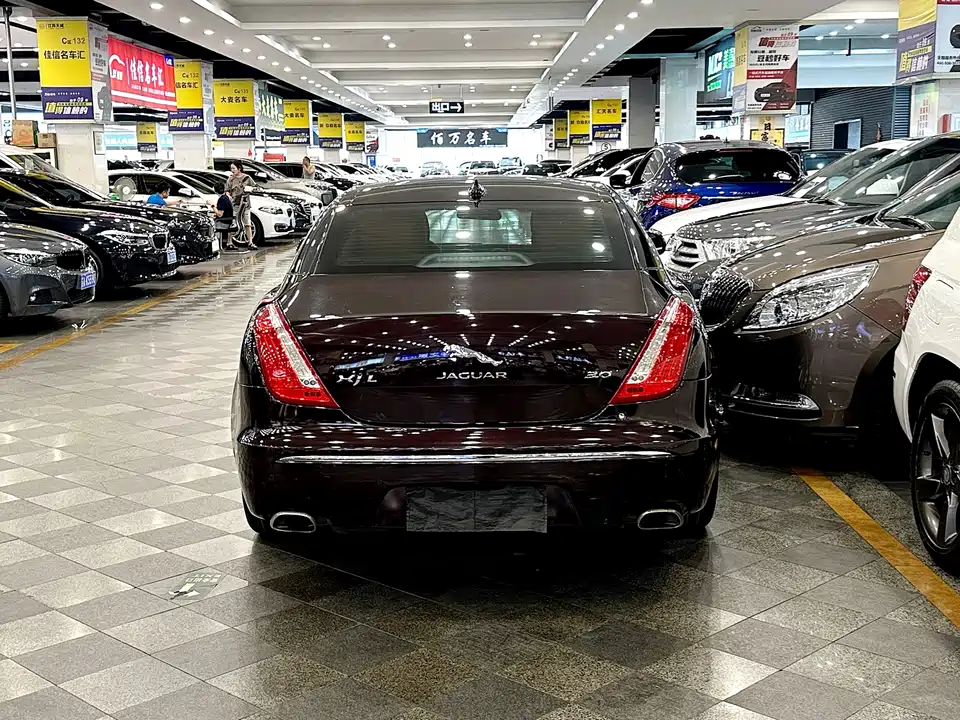 Jaguar XJ