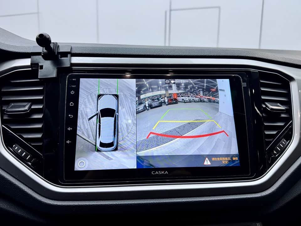 Volkswagen T-ROC exploring Songs